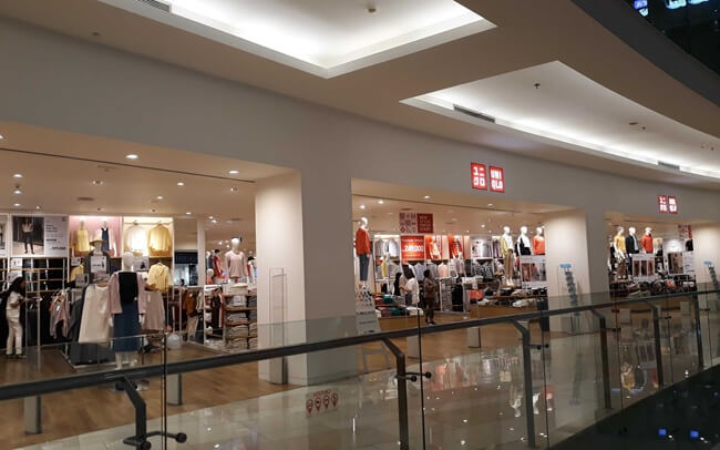 ジャカルタのショッピングモール内のユニクロ店舗