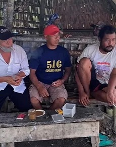 インドネシアの社交の場に欠かせぬたばこ