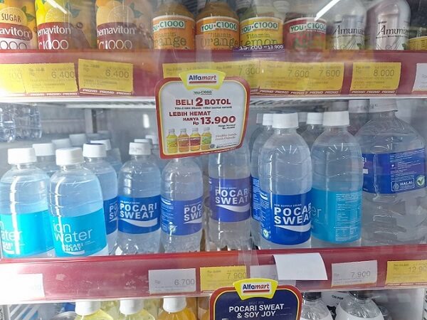 インドネシアのコンビニで販売されるポカリスエット