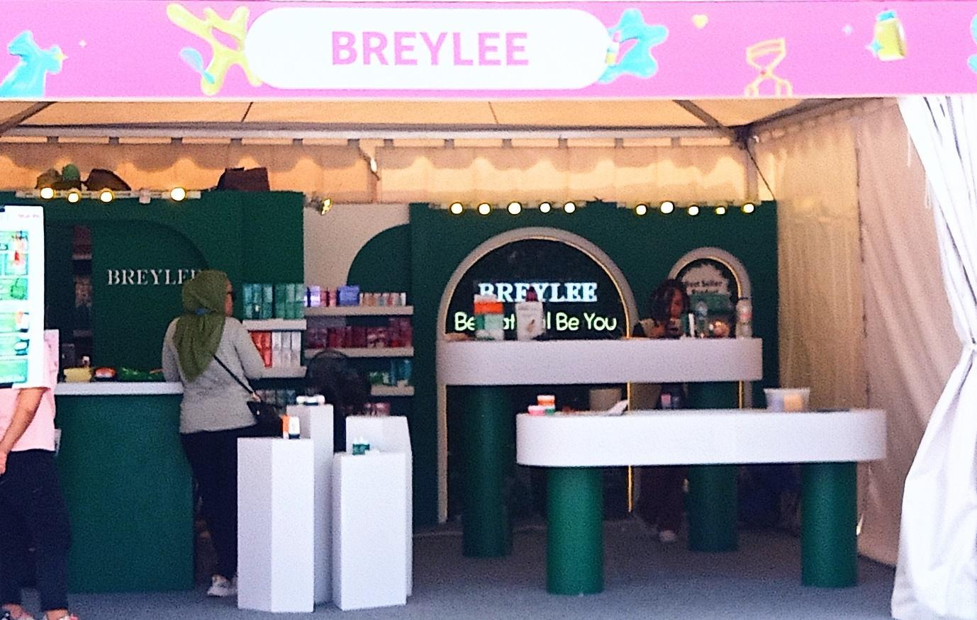 Social ChicのBreyleeのブース