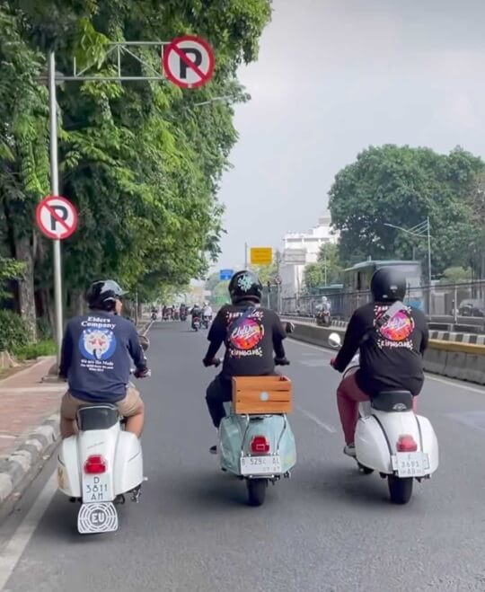 インドネシアの電動バイク展示会と電動バイクパレード