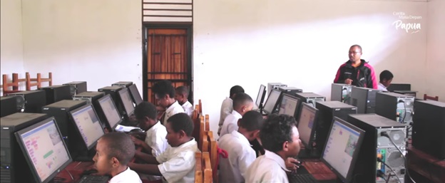 パプアの小学校にパソコン室が誕生