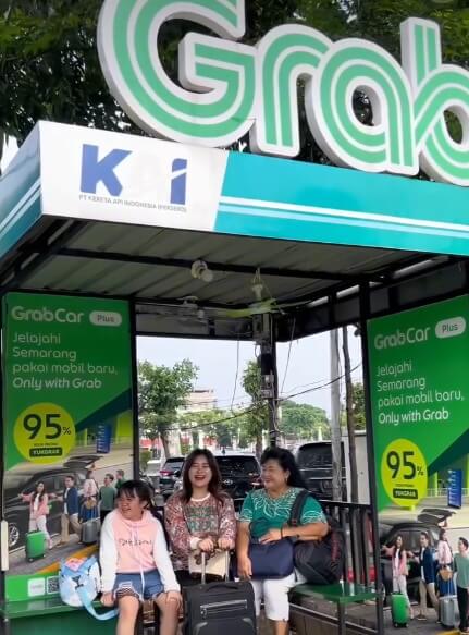 プレミアム配車サービス「GrabCar Plus」